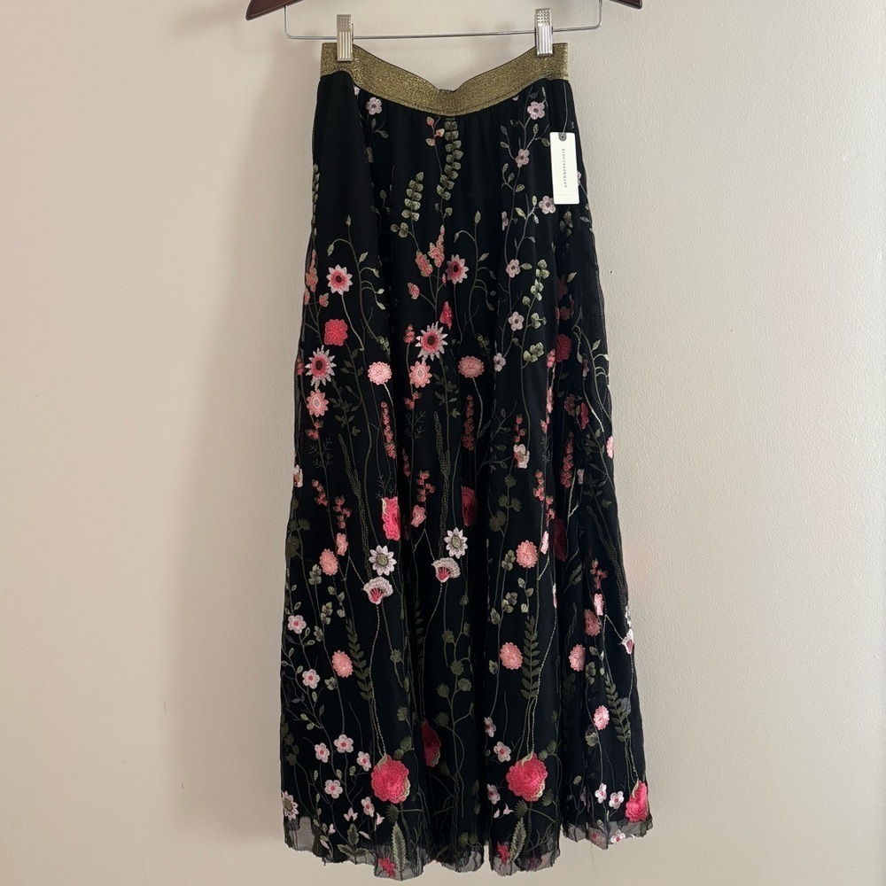Anthropologie Floral Embroidered Black Skirt Size S - Picture 2 of 2
